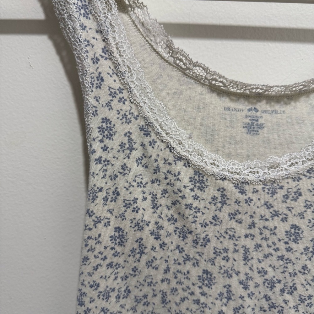 Brandy Melville Floral Print Women's Tank Top - Picture 3 of 4